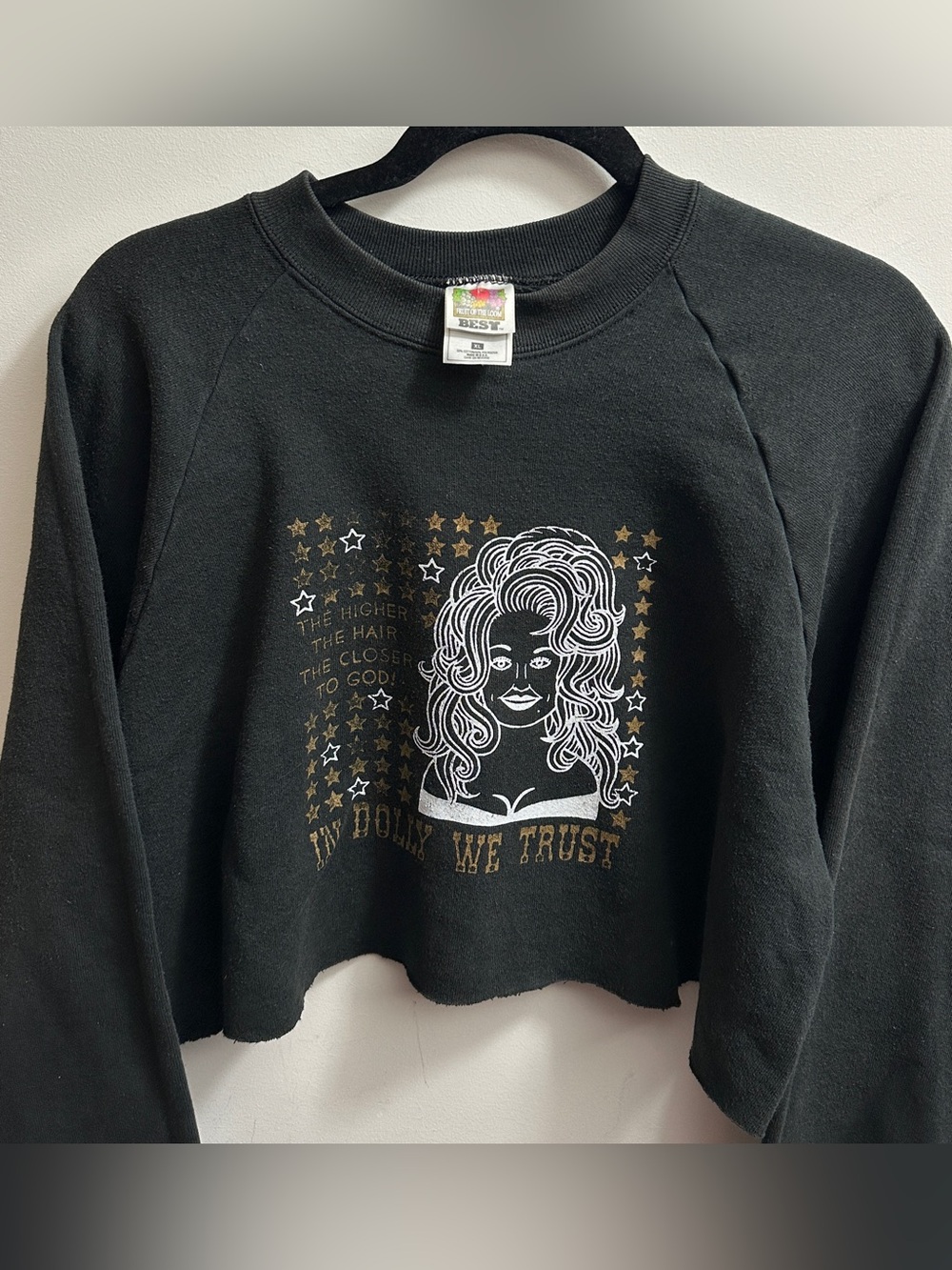 VINTAGE women's black "in dolly we trust" graphic dolly parton crewneck, XL.